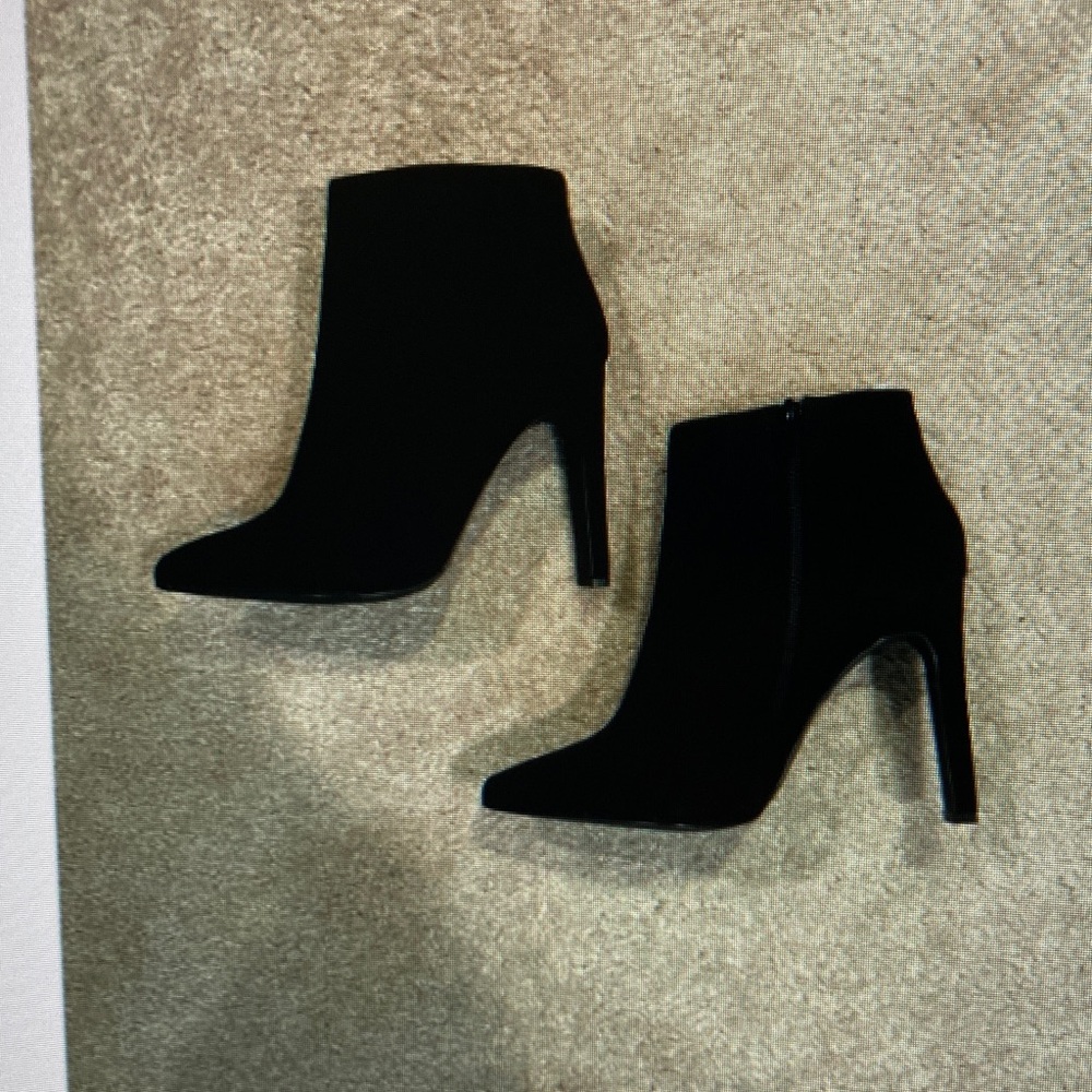 Elegant Black Ankle Boots